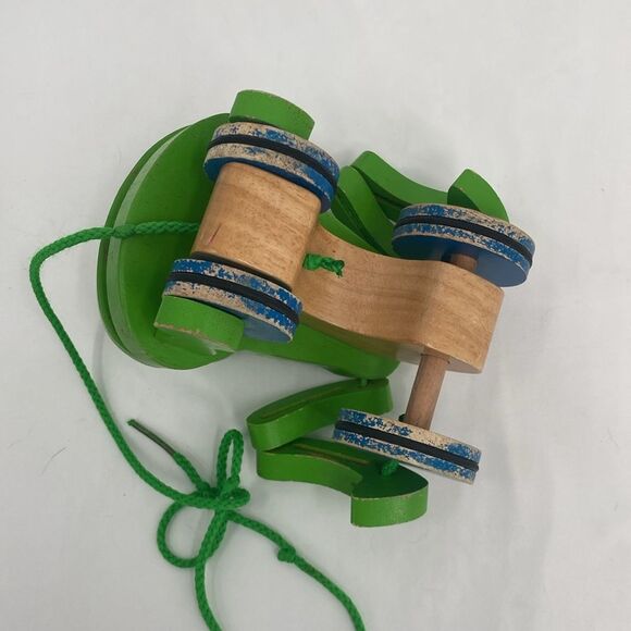 Melissa & Doug First Play Frolicking Frog Wooden Pull Toy 18 months - Picture 4 of 4